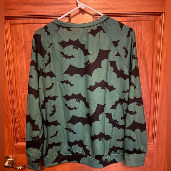 Long Sleeve Unbranded Crew Neck Bat Shirt, Green and Black, Extra Large - Picture 3 of 8